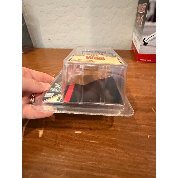 McFarlane’s Sportspicks- New in the box-Brandon Webb with McFarlane’s autograph - Picture 2 of 6